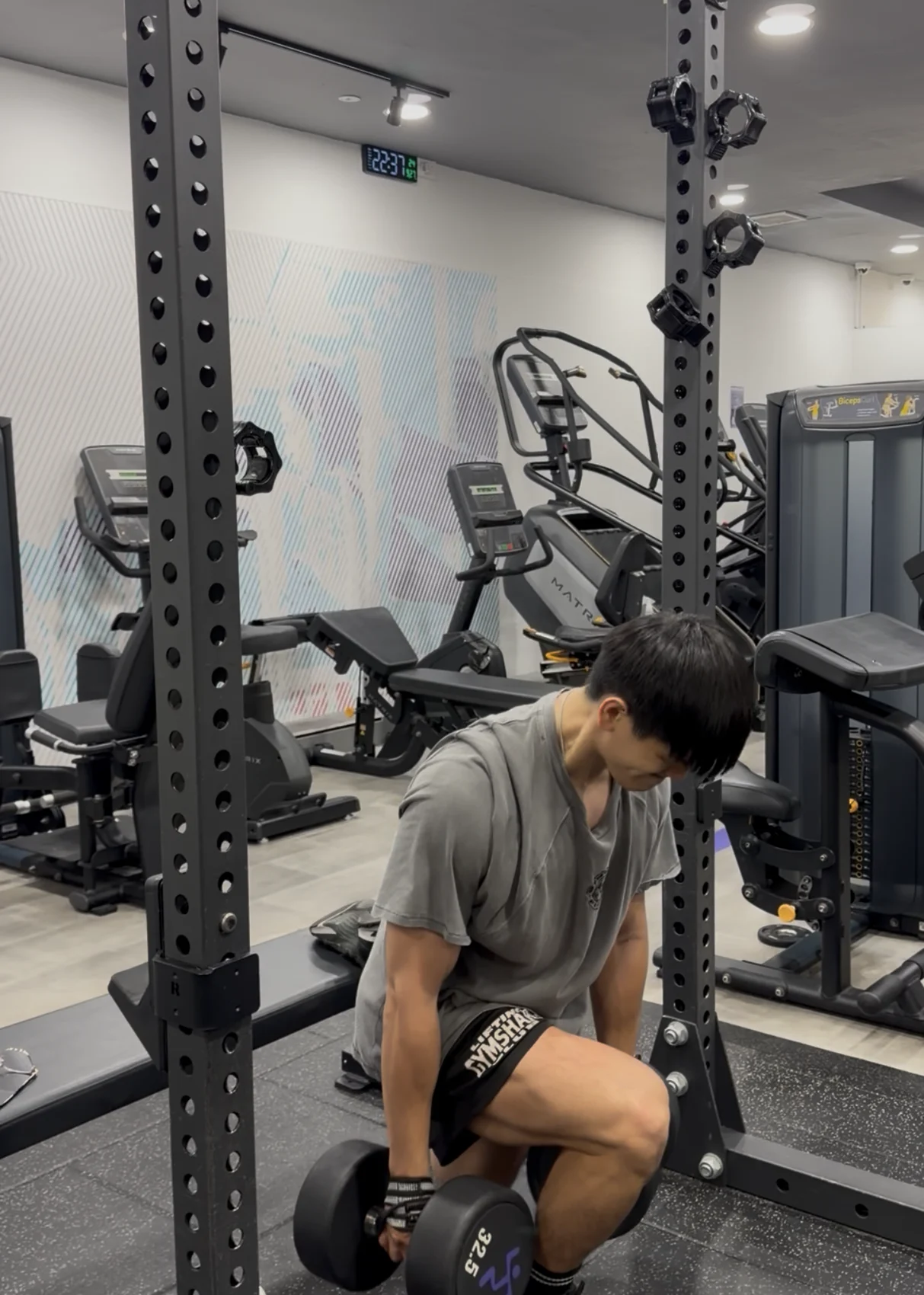 Independent strength training in the gym